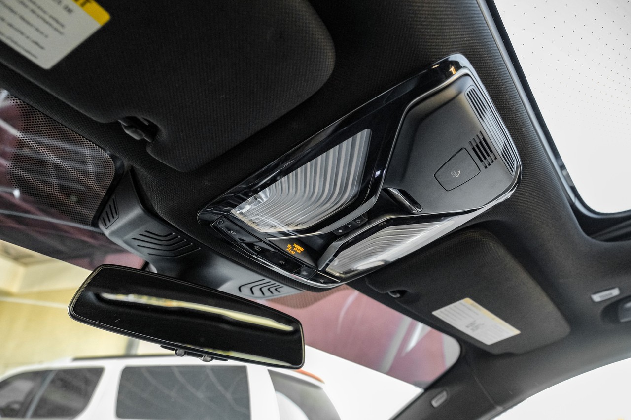 BMW 7 Series Vehicle Main Gallery Image 36