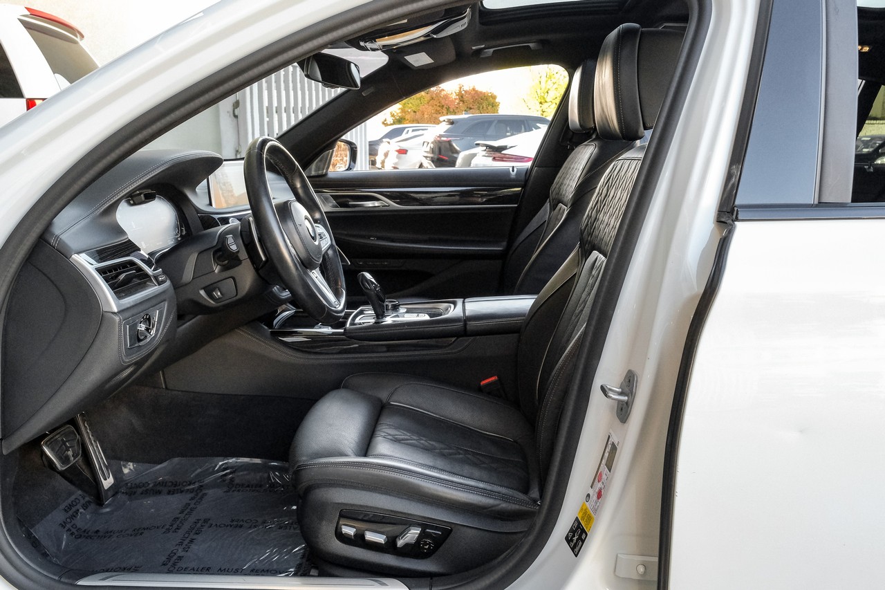 BMW 7 Series Vehicle Main Gallery Image 37