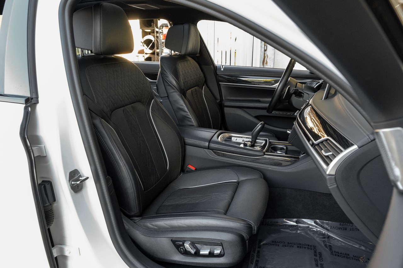 BMW 7 Series Vehicle Main Gallery Image 39