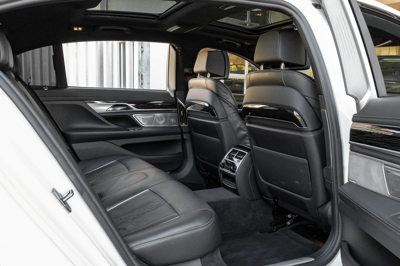 BMW 7 Series Vehicle Main Gallery Image 41