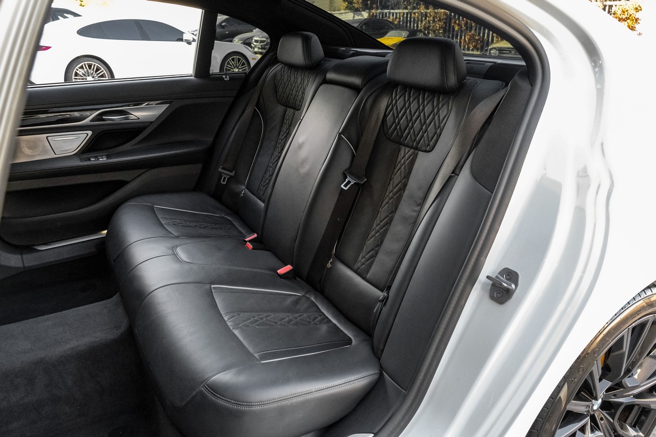 BMW 7 Series Vehicle Main Gallery Image 44