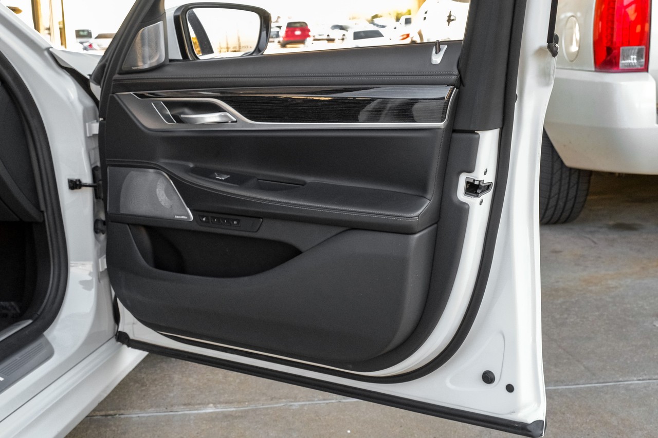 BMW 7 Series Vehicle Main Gallery Image 49