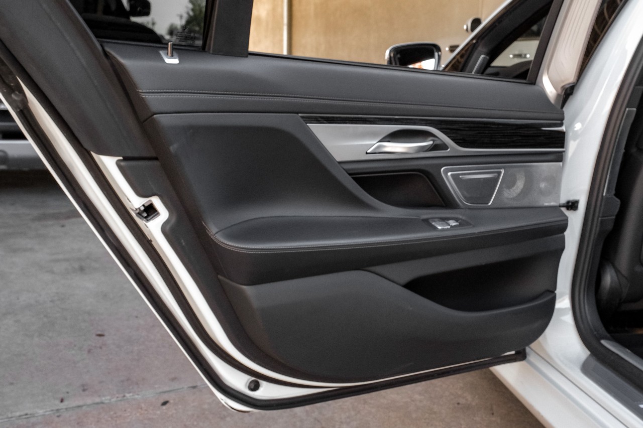 BMW 7 Series Vehicle Main Gallery Image 50