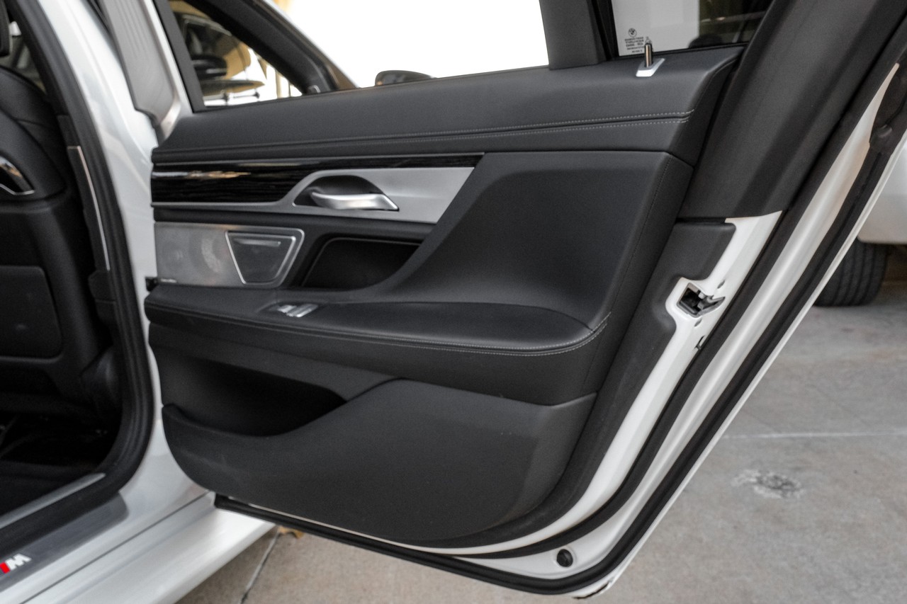 BMW 7 Series Vehicle Main Gallery Image 52