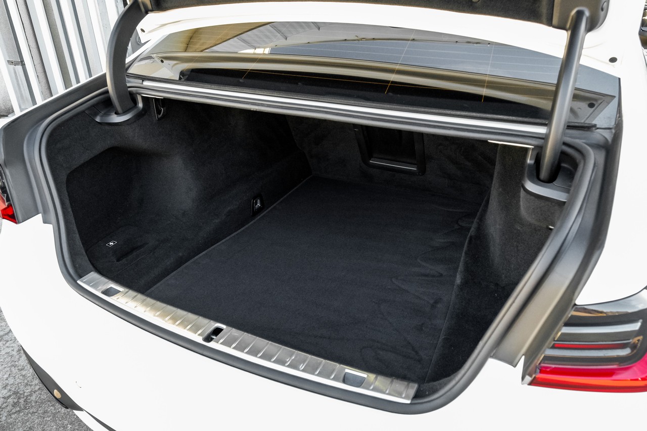 BMW 7 Series Vehicle Main Gallery Image 56