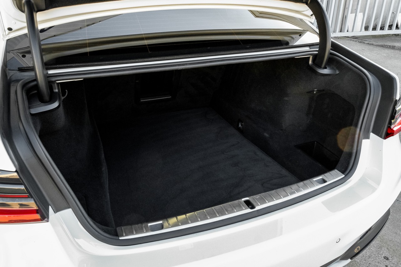 BMW 7 Series Vehicle Main Gallery Image 57