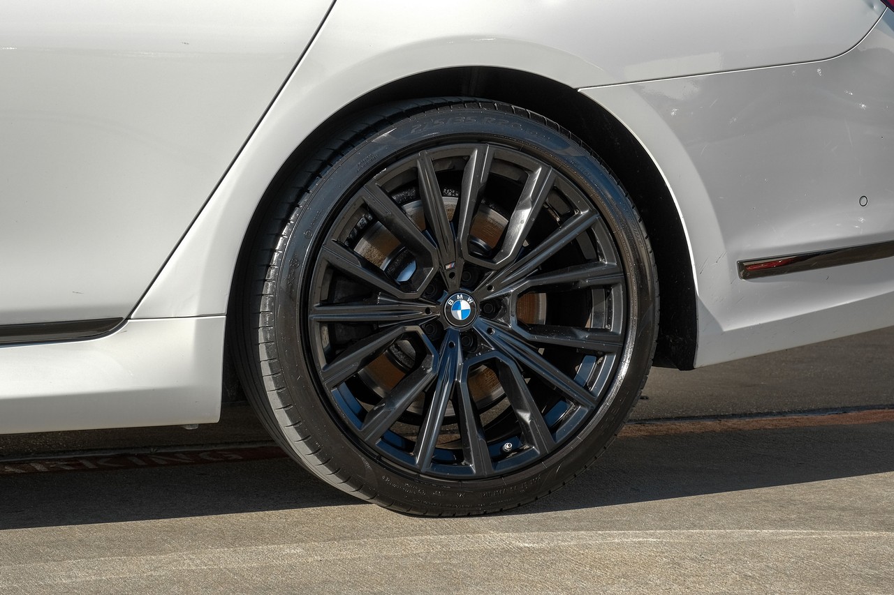 BMW 7 Series Vehicle Main Gallery Image 62