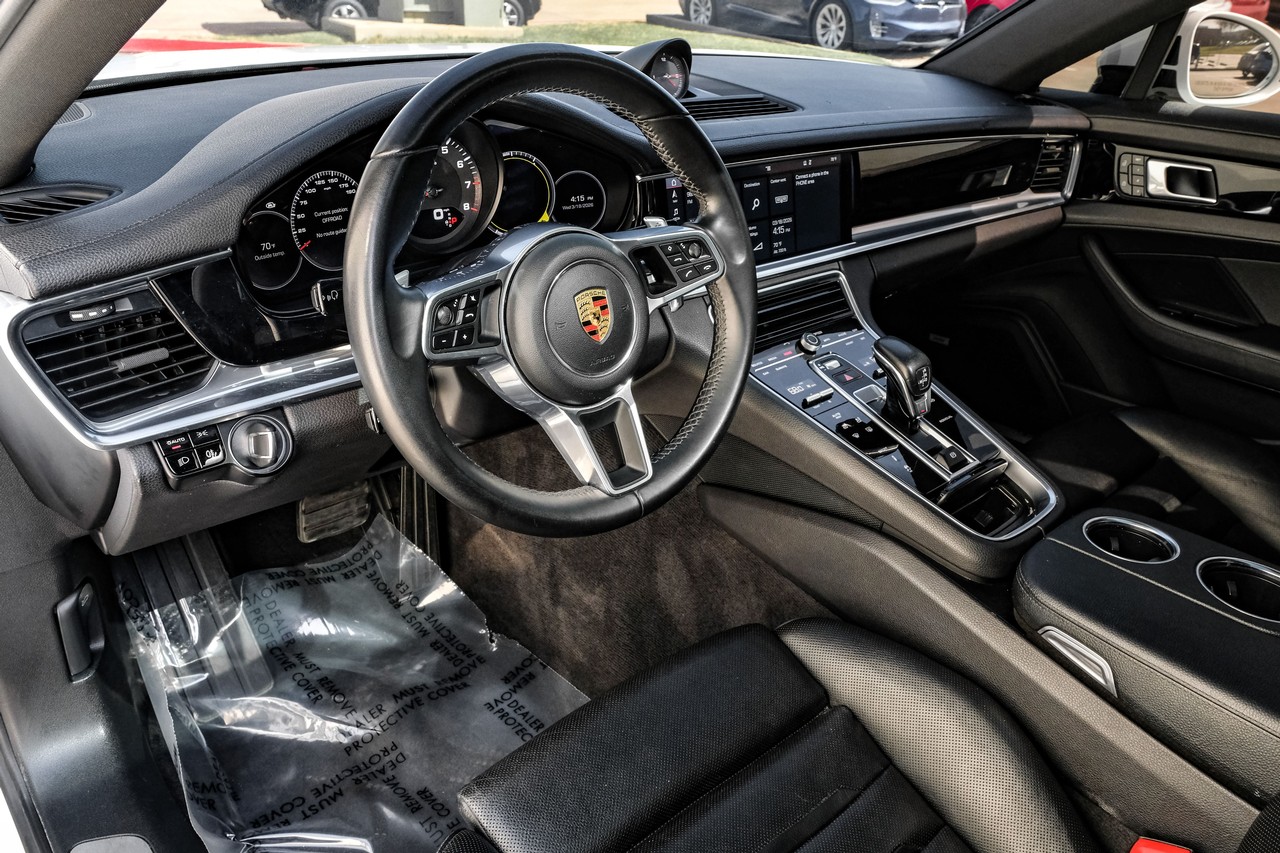 Porsche Panamera Vehicle Main Gallery Image 03