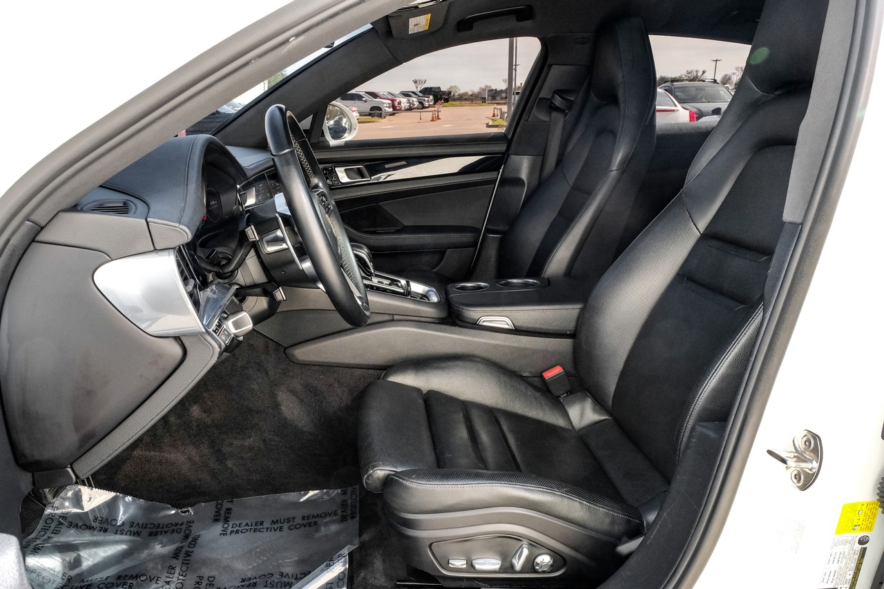 Porsche Panamera Vehicle Main Gallery Image 04