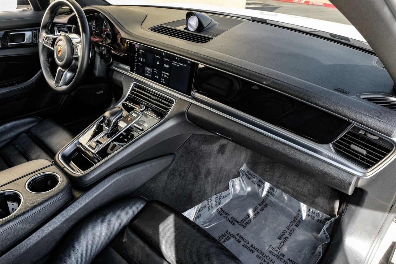 Porsche Panamera Vehicle Main Gallery Image 13