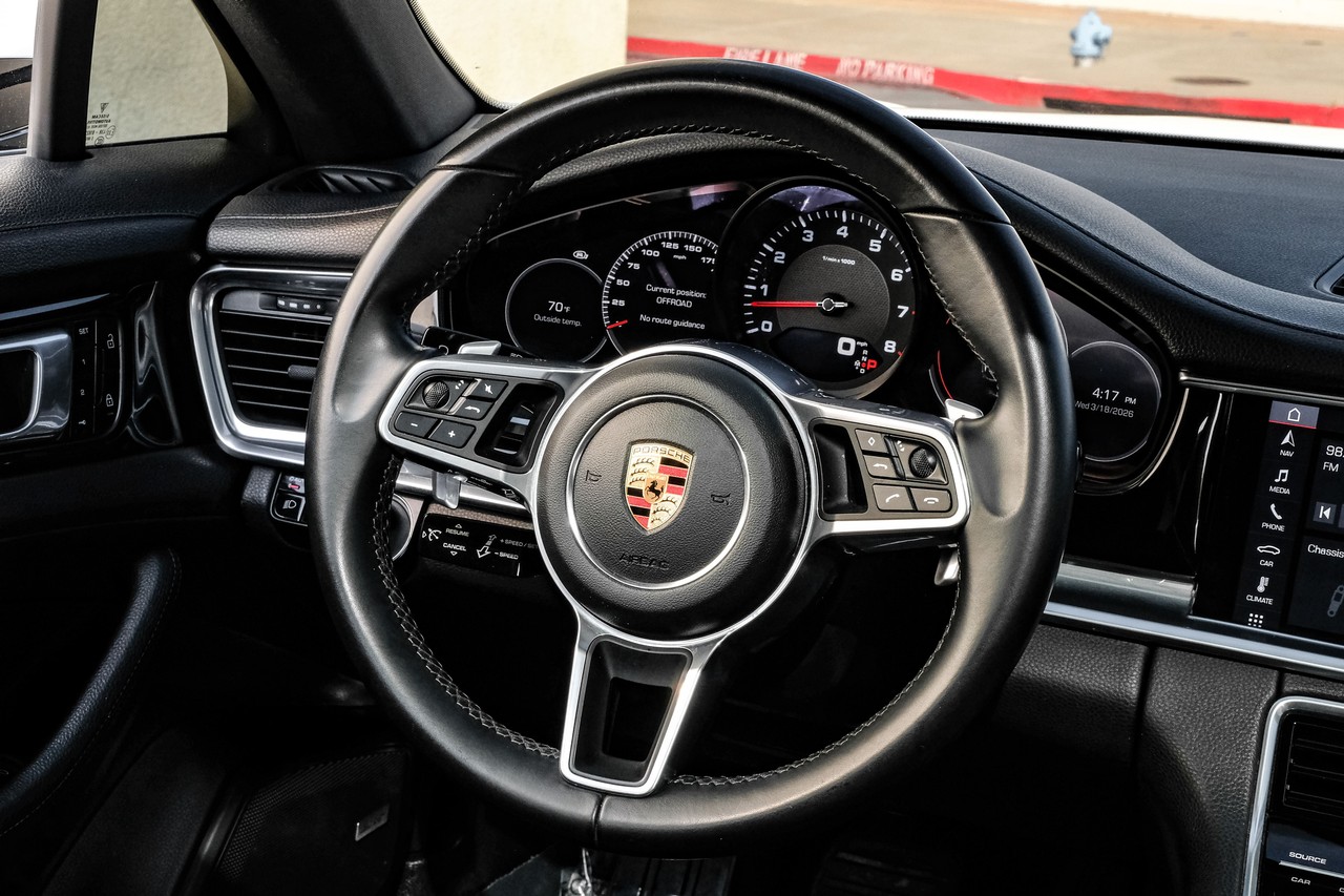Porsche Panamera Vehicle Main Gallery Image 16