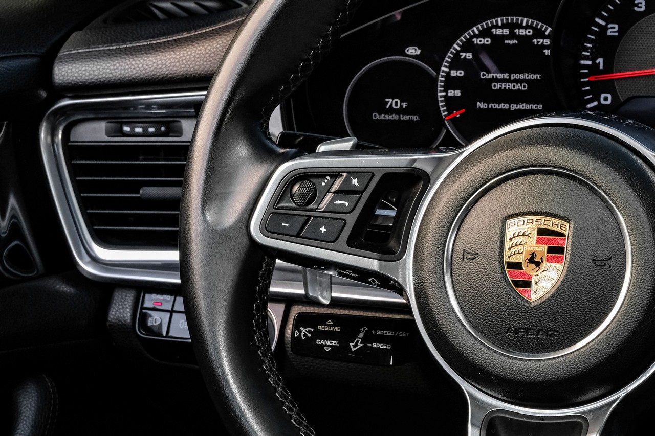 Porsche Panamera Vehicle Main Gallery Image 17