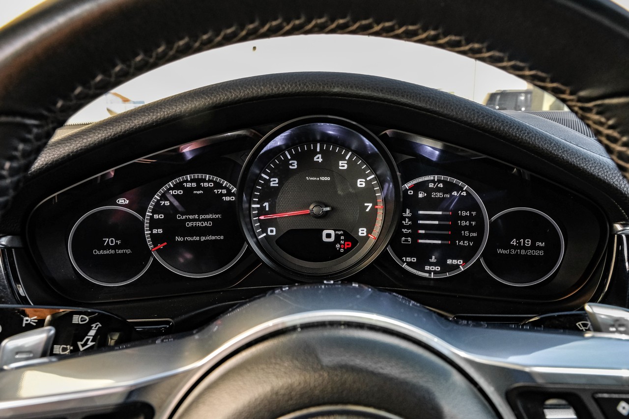 Porsche Panamera Vehicle Main Gallery Image 19