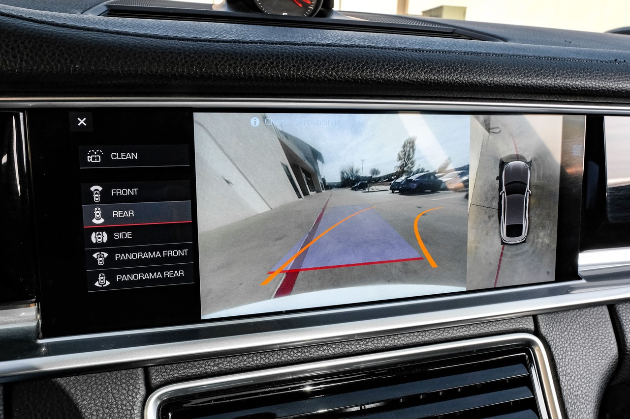 Porsche Panamera Vehicle Main Gallery Image 22