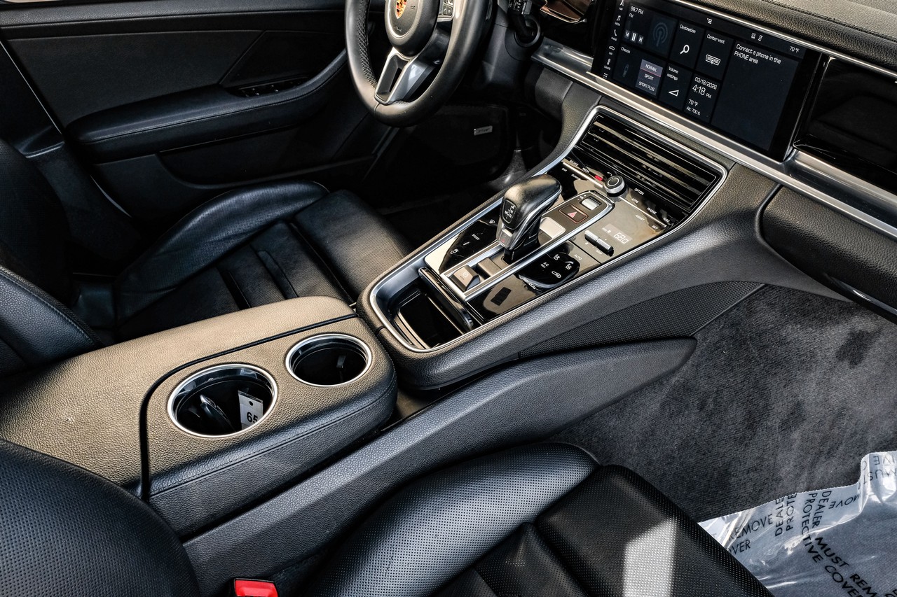 Porsche Panamera Vehicle Main Gallery Image 23