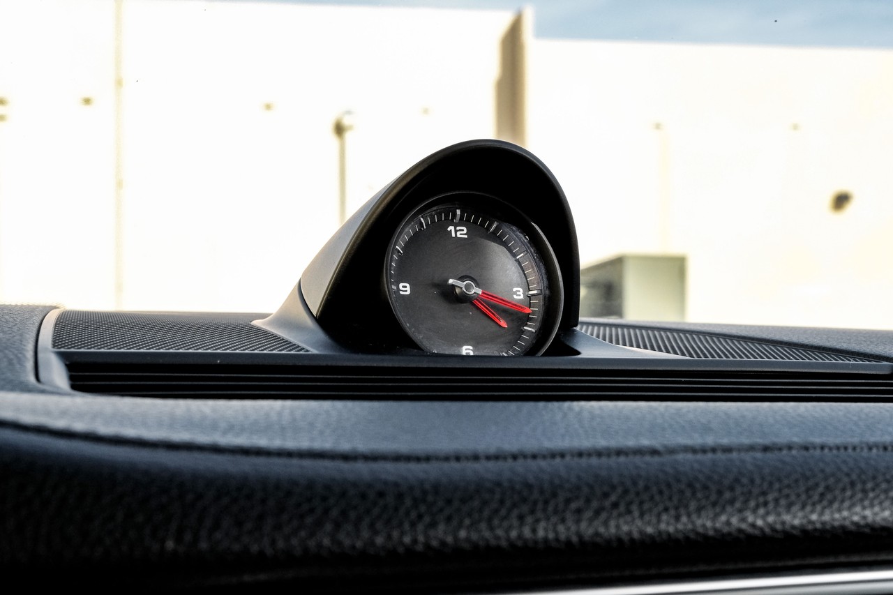 Porsche Panamera Vehicle Main Gallery Image 28