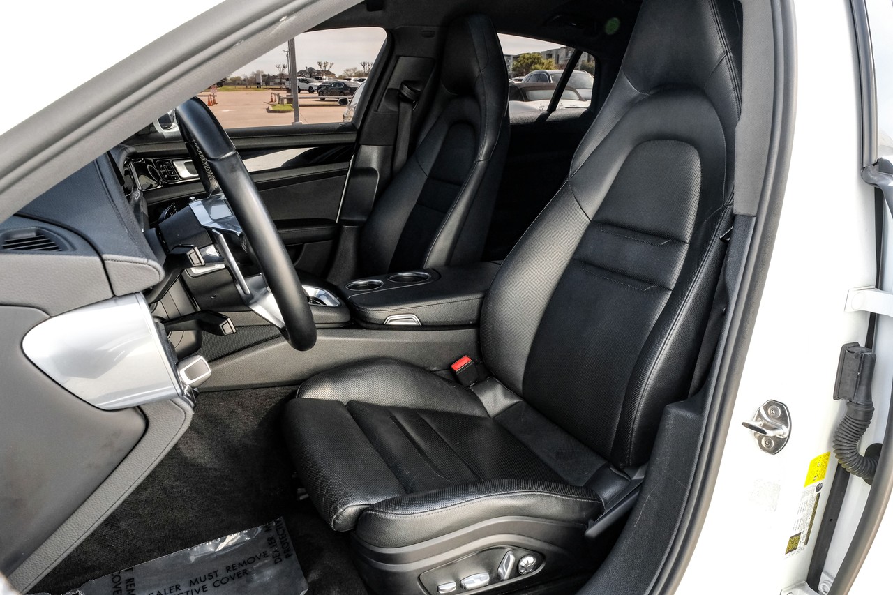 Porsche Panamera Vehicle Main Gallery Image 34