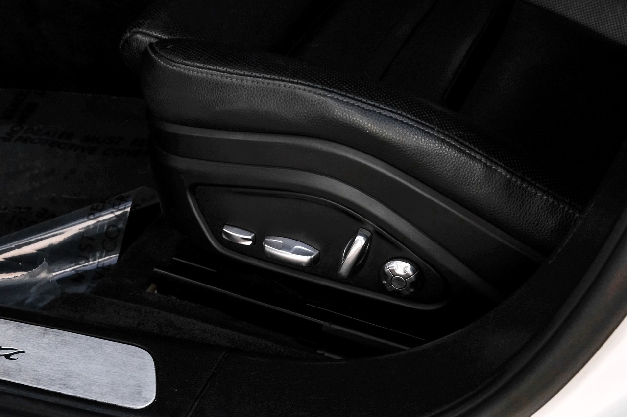 Porsche Panamera Vehicle Main Gallery Image 35