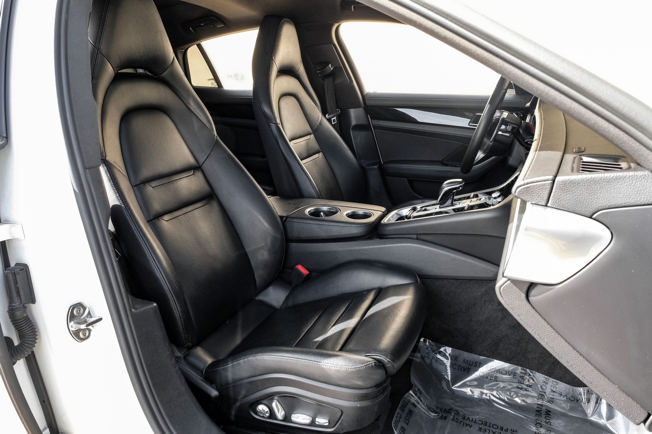 Porsche Panamera Vehicle Main Gallery Image 37
