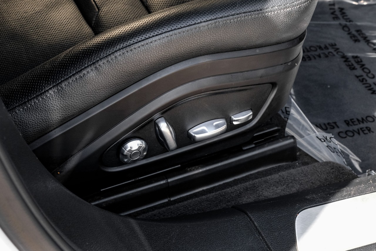 Porsche Panamera Vehicle Main Gallery Image 38