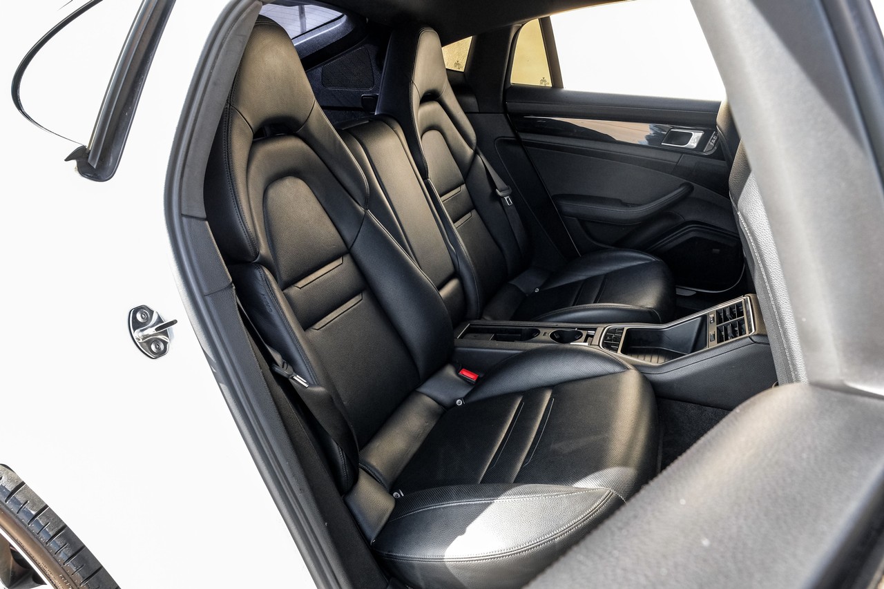 Porsche Panamera Vehicle Main Gallery Image 39