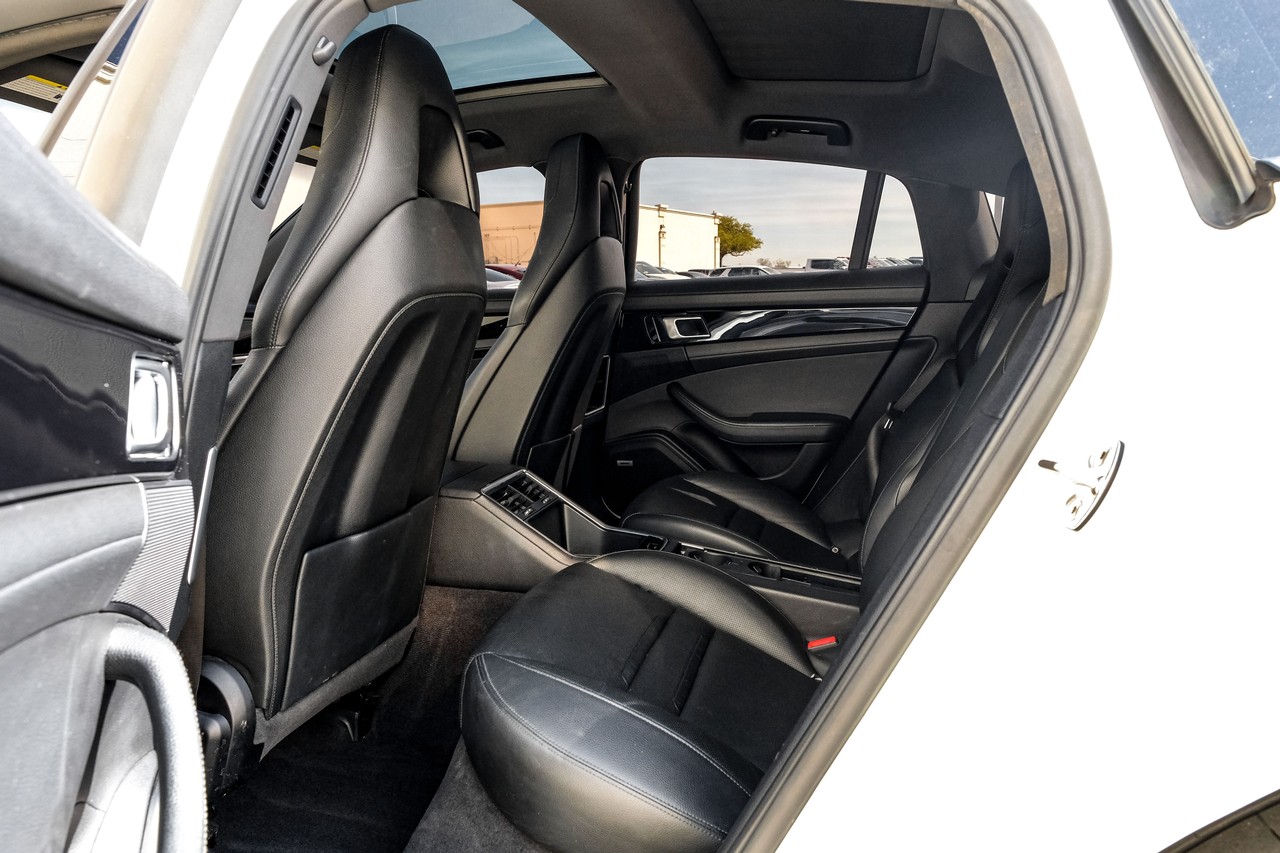 Porsche Panamera Vehicle Main Gallery Image 41