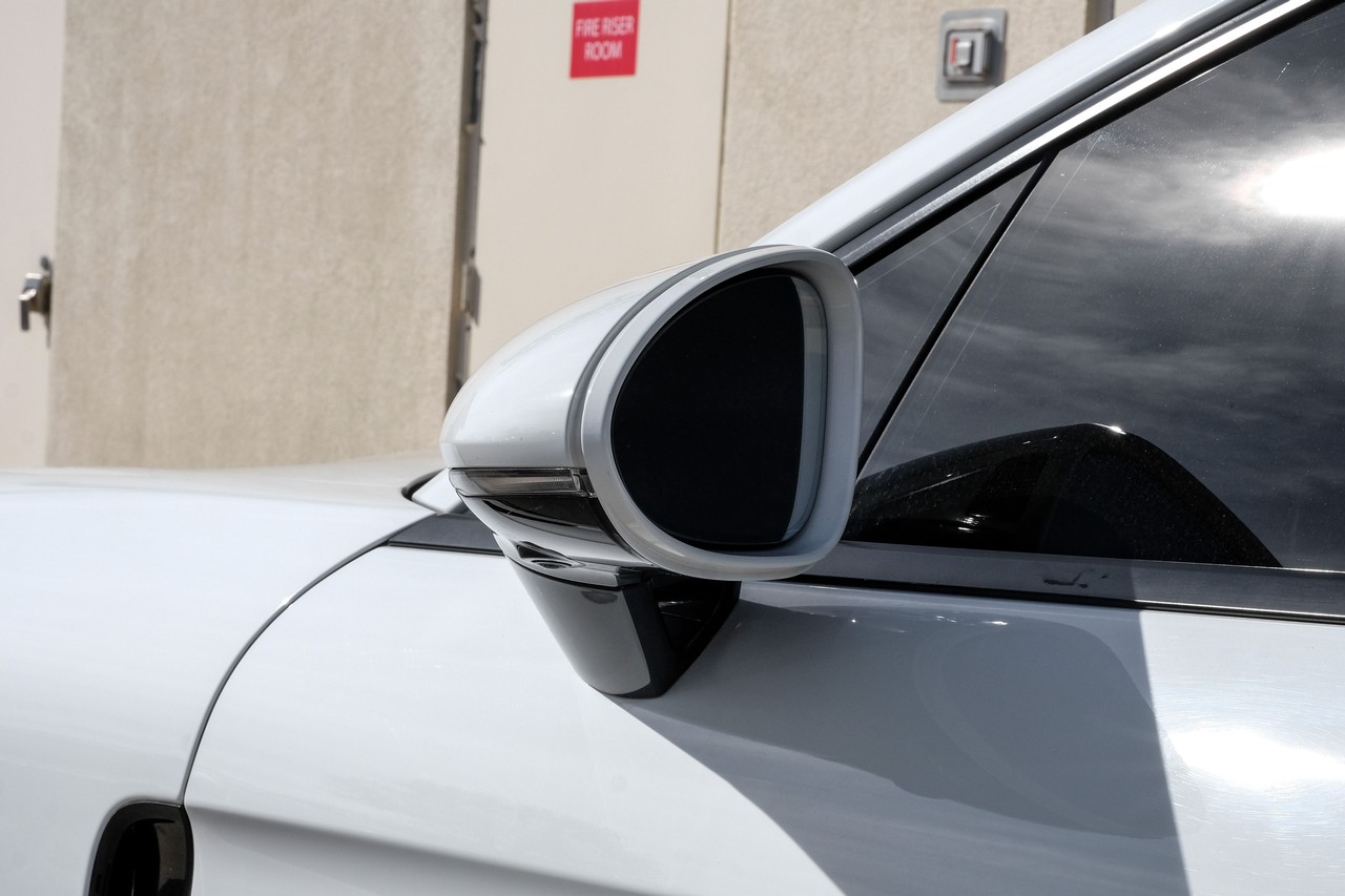 Porsche Panamera Vehicle Main Gallery Image 43