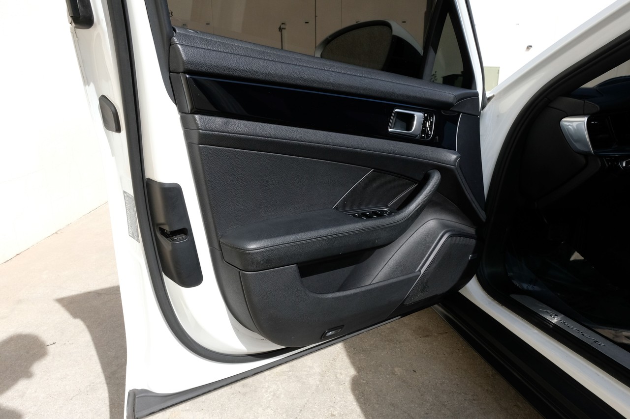 Porsche Panamera Vehicle Main Gallery Image 44