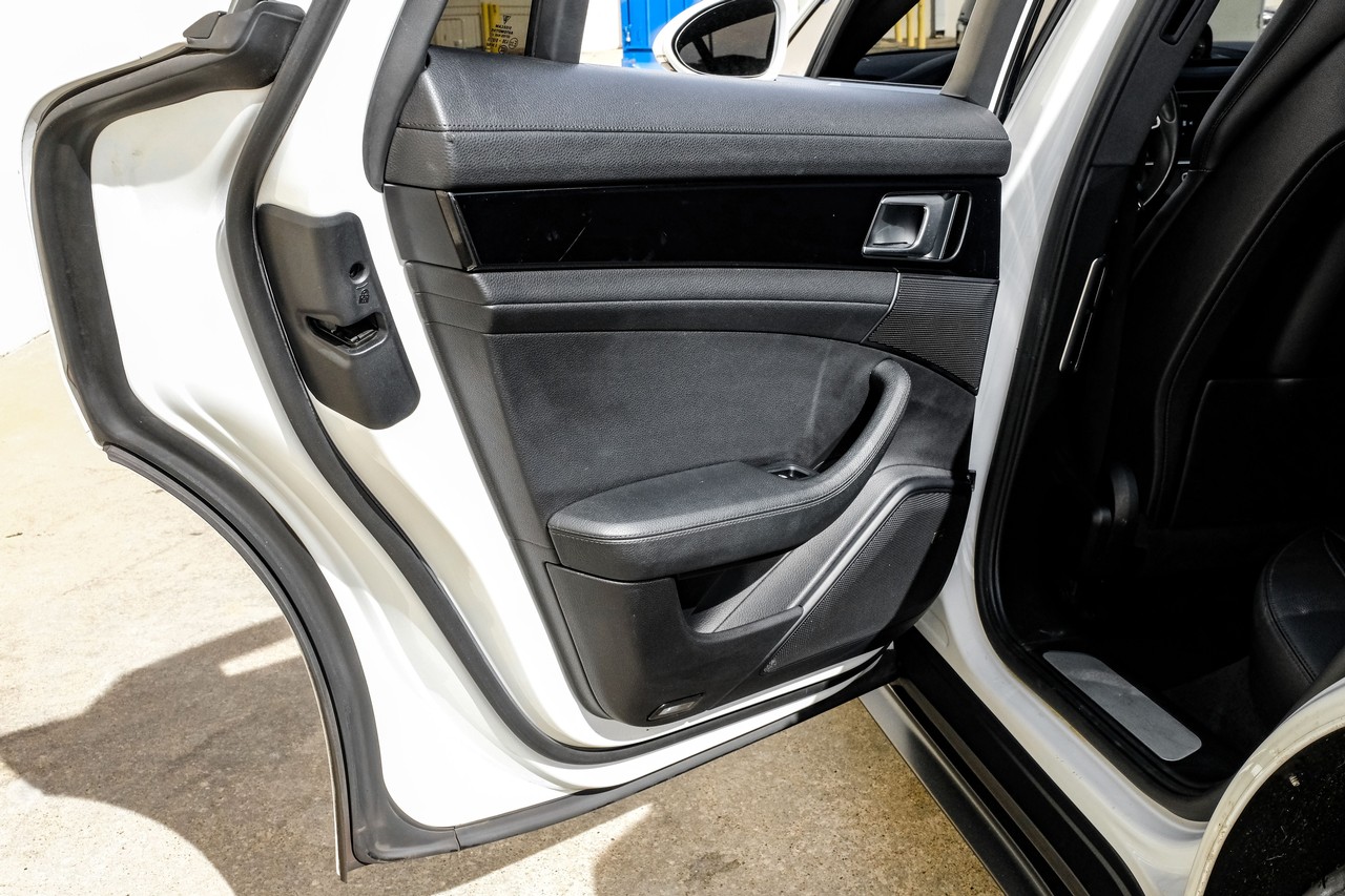 Porsche Panamera Vehicle Main Gallery Image 46