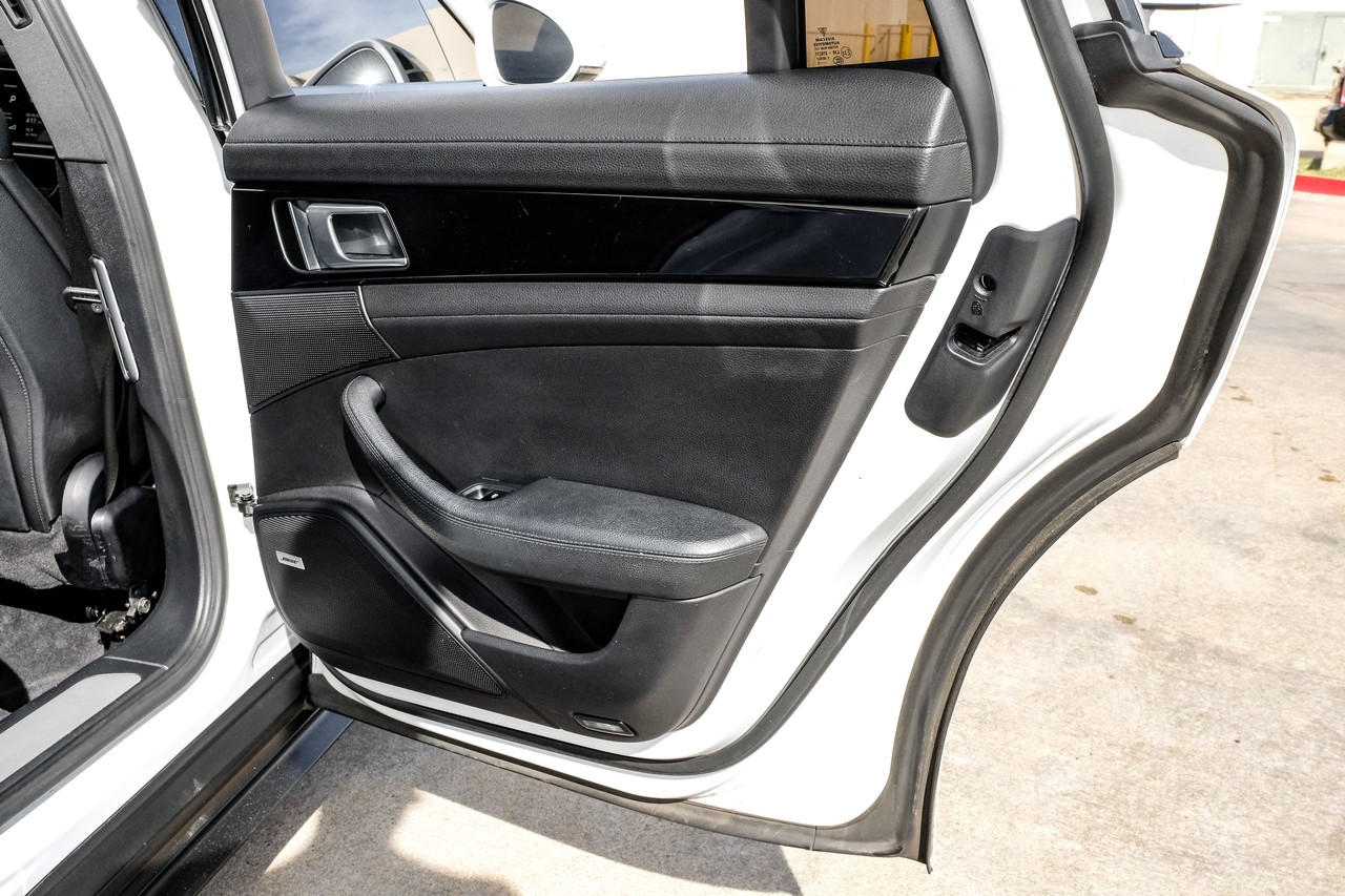 Porsche Panamera Vehicle Main Gallery Image 47