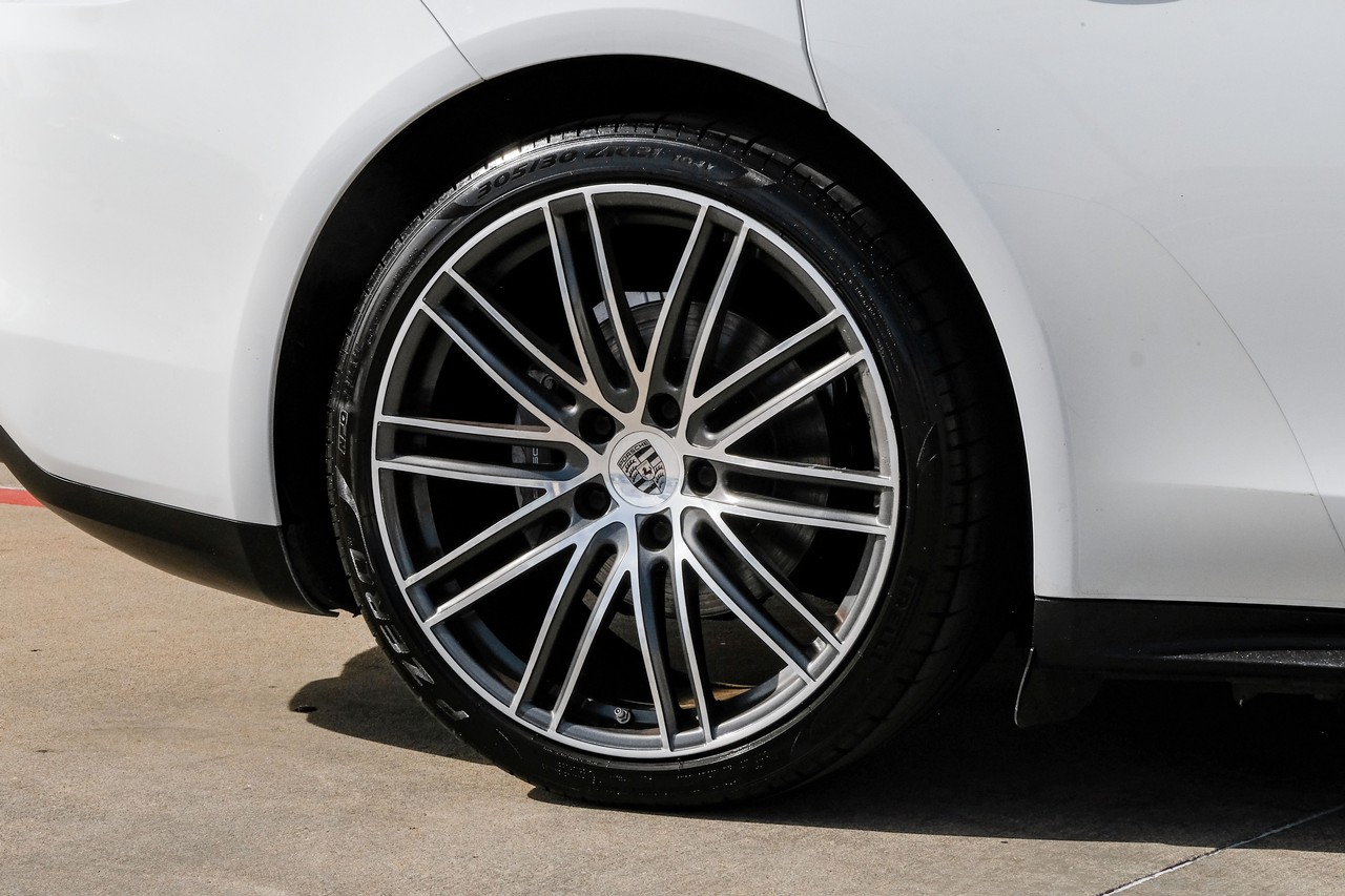 Porsche Panamera Vehicle Main Gallery Image 53