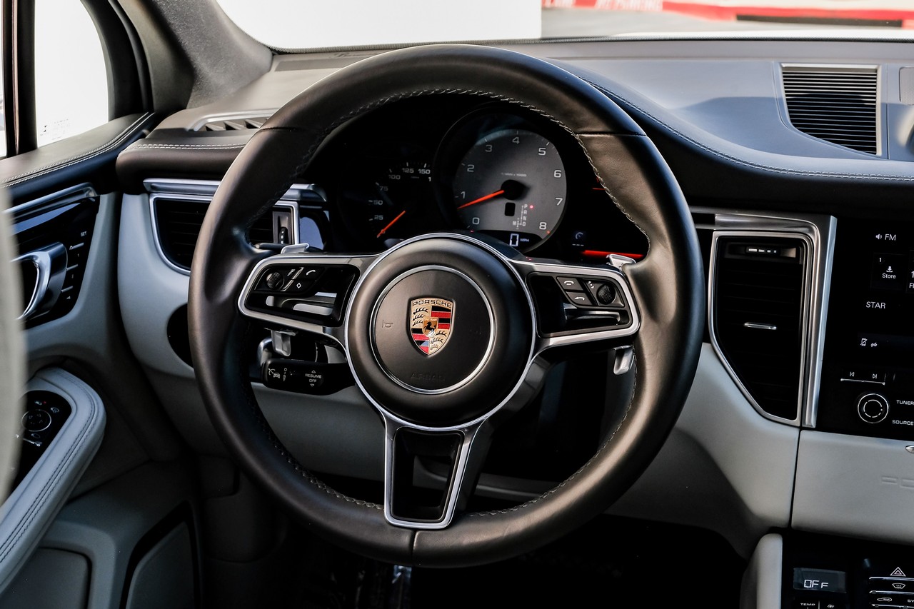 Porsche Macan Vehicle Main Gallery Image 16
