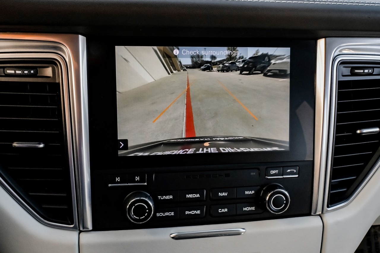 Porsche Macan Vehicle Main Gallery Image 22