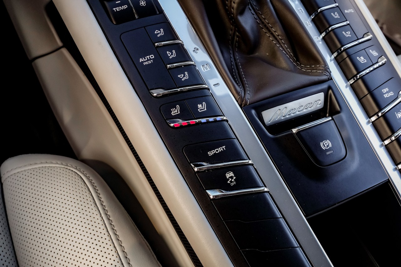 Porsche Macan Vehicle Main Gallery Image 26