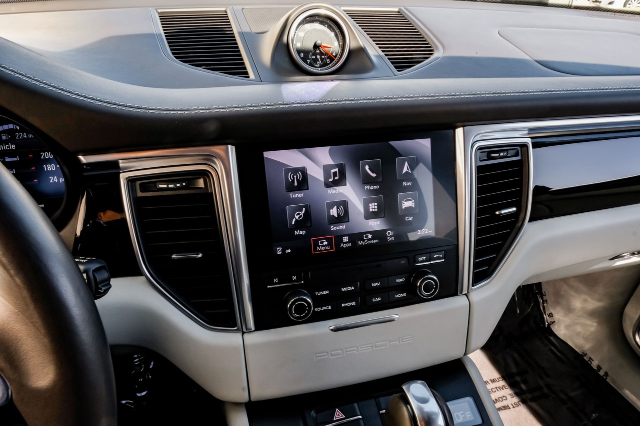 Porsche Macan Vehicle Main Gallery Image 27