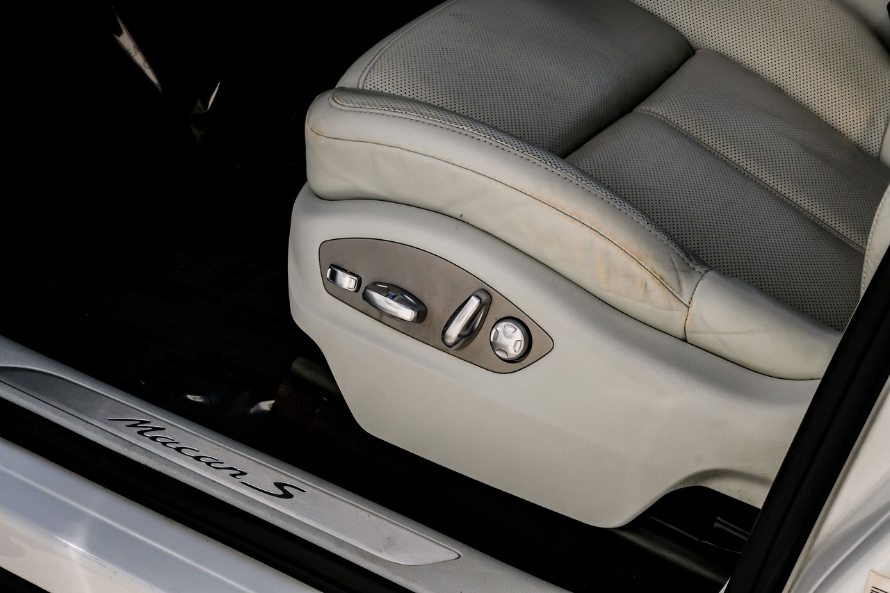 Porsche Macan Vehicle Main Gallery Image 33