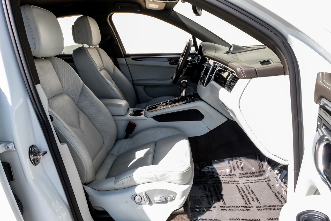 Porsche Macan Vehicle Main Gallery Image 34