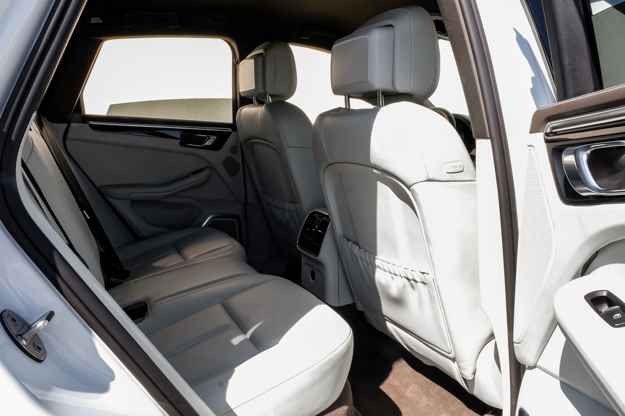 Porsche Macan Vehicle Main Gallery Image 39