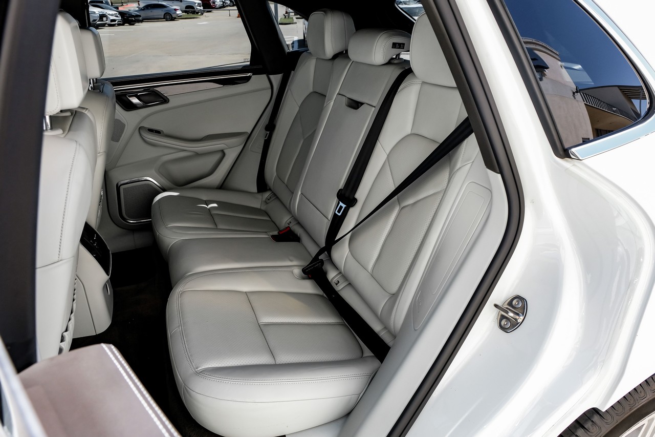 Porsche Macan Vehicle Main Gallery Image 42