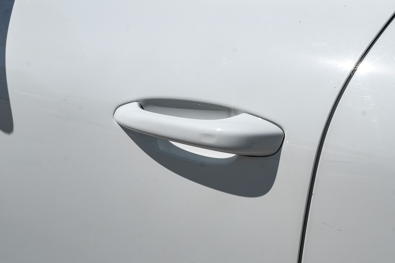 Porsche Macan Vehicle Main Gallery Image 44