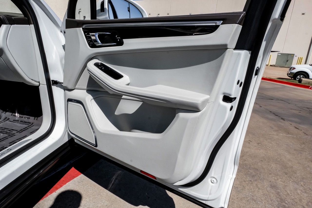 Porsche Macan Vehicle Main Gallery Image 47