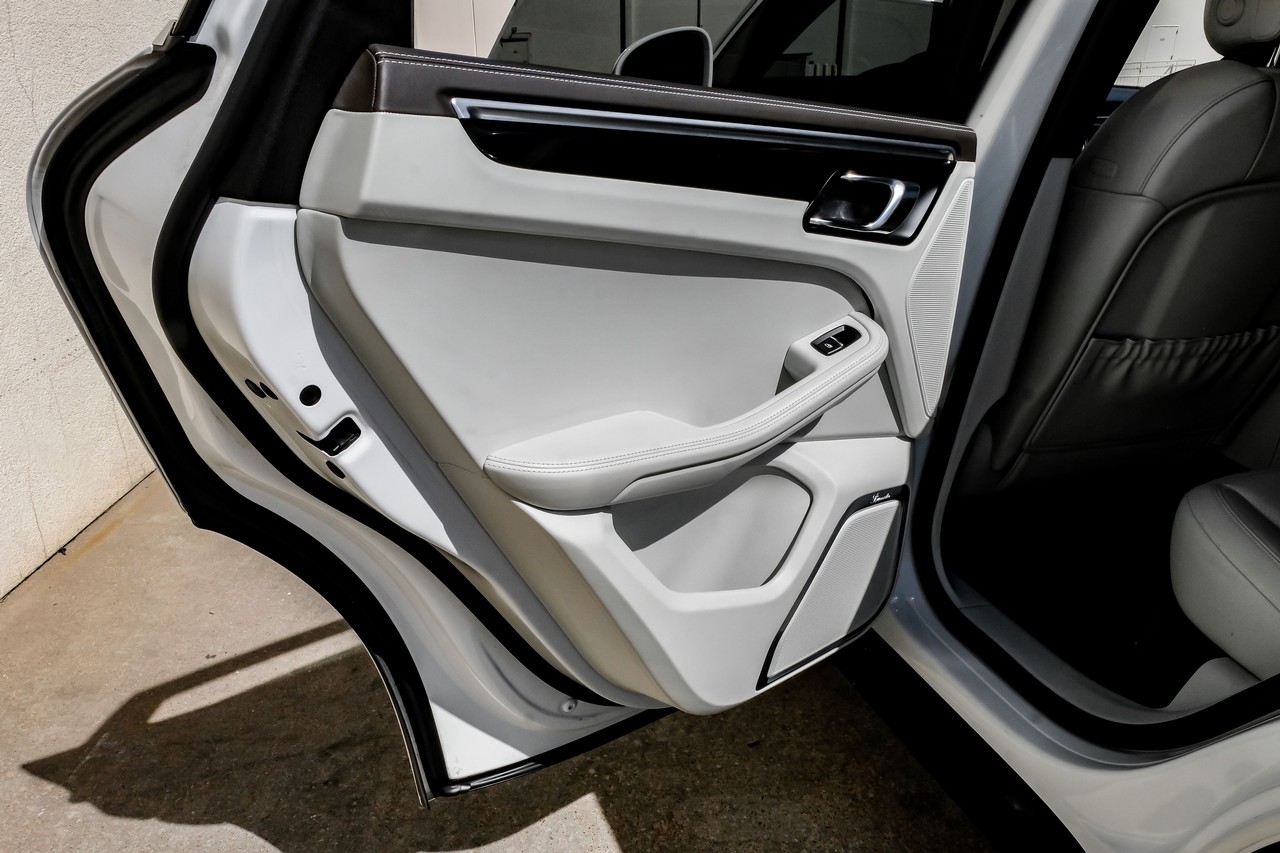 Porsche Macan Vehicle Main Gallery Image 48