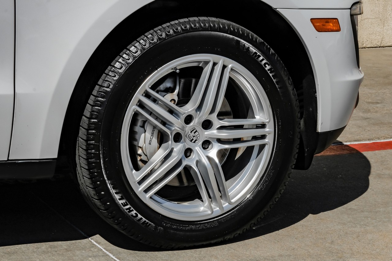 Porsche Macan Vehicle Main Gallery Image 53