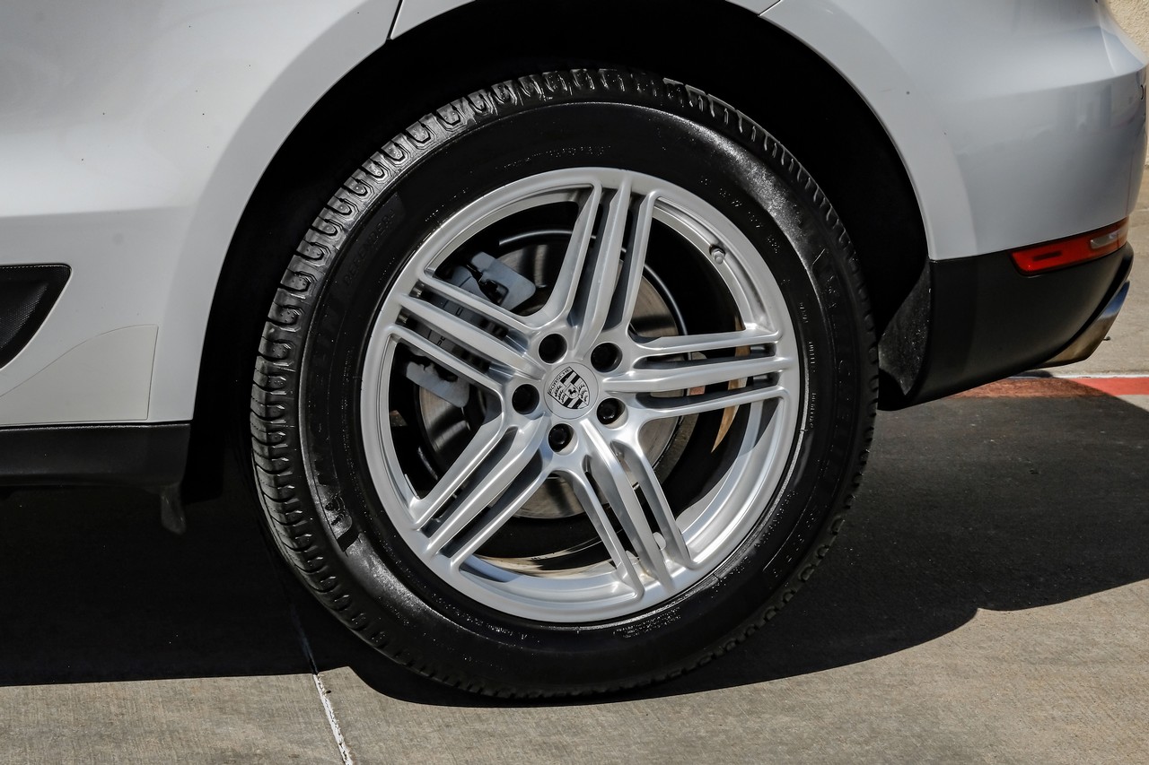 Porsche Macan Vehicle Main Gallery Image 55