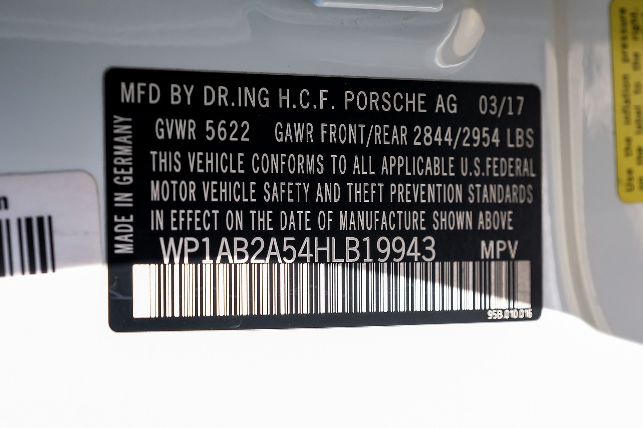 Porsche Macan Vehicle Main Gallery Image 57