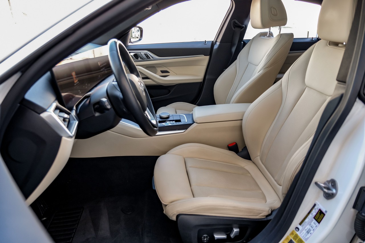 BMW i4 Vehicle Main Gallery Image 04