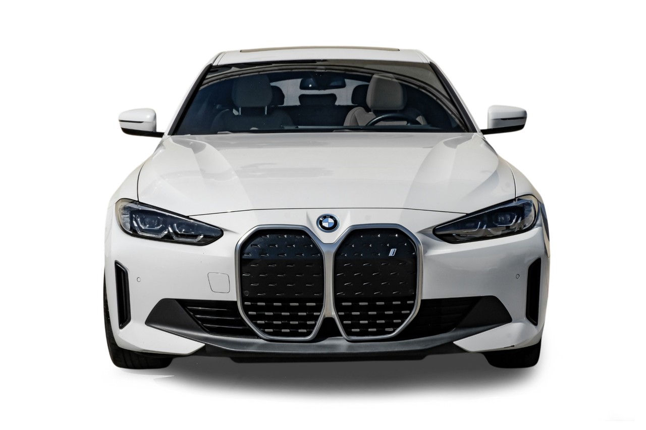 BMW i4 Vehicle Main Gallery Image 06