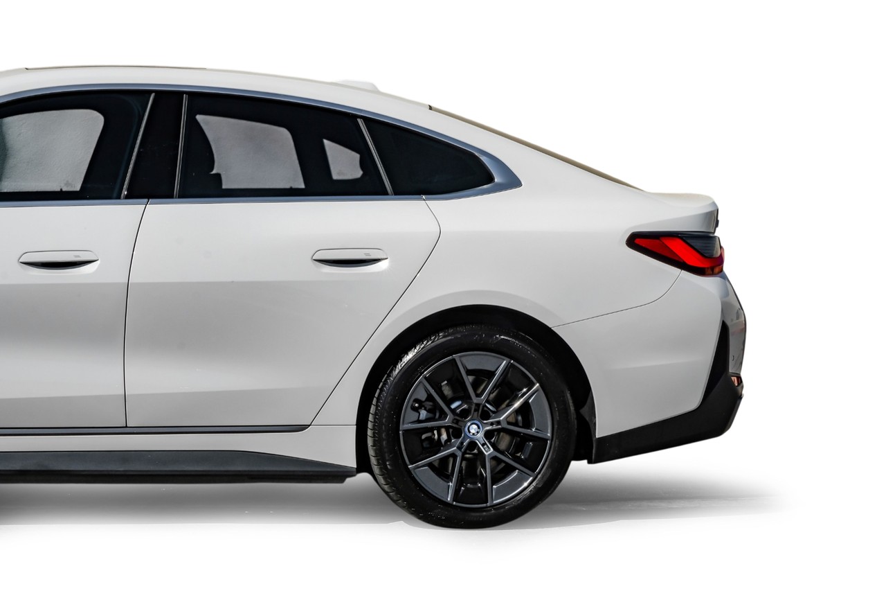 BMW i4 Vehicle Main Gallery Image 12