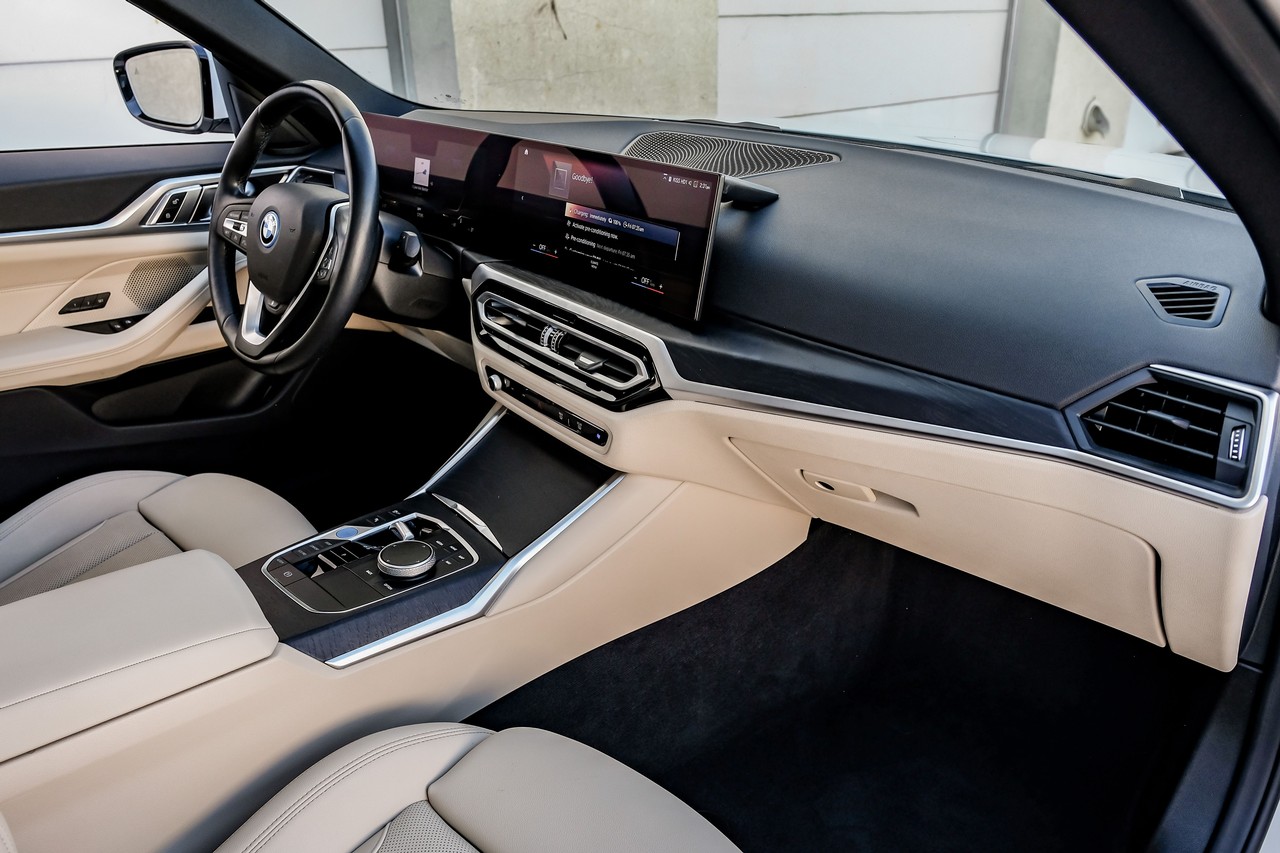 BMW i4 Vehicle Main Gallery Image 13