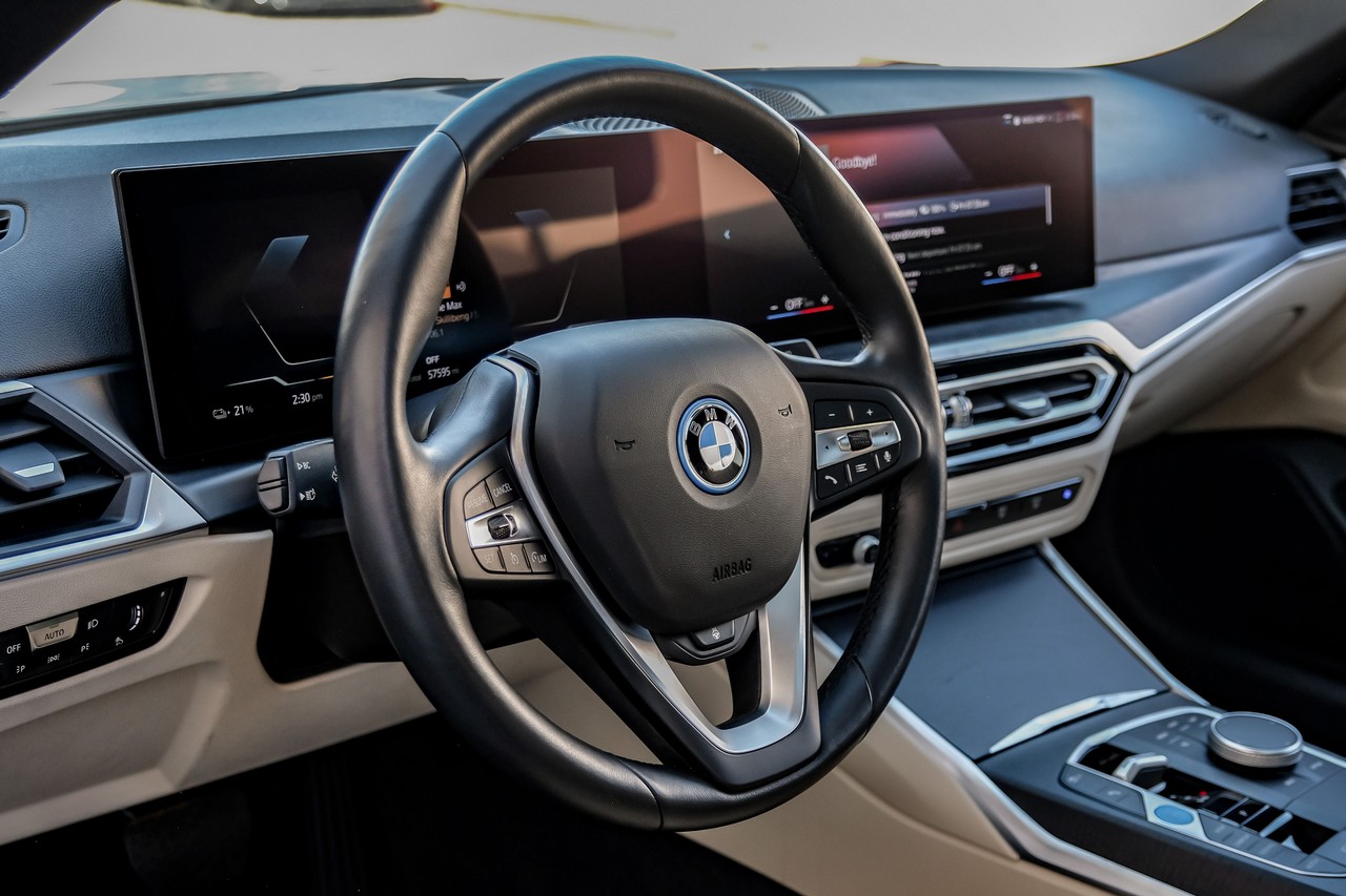 BMW i4 Vehicle Main Gallery Image 15